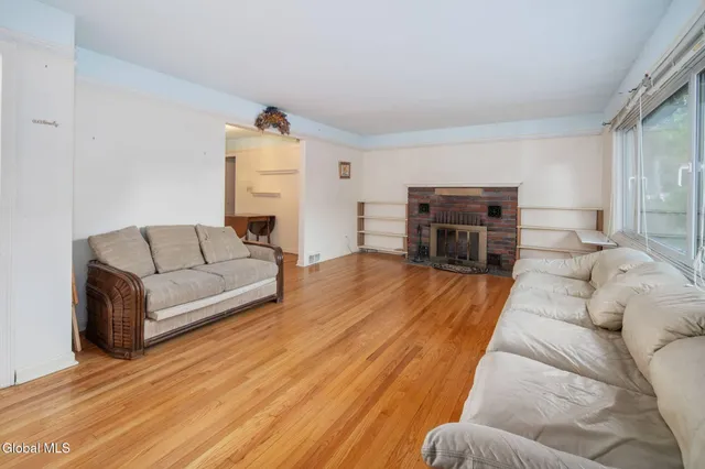 $379,900 | 18 Friar Tuck Road, Guilderland, NY 12203