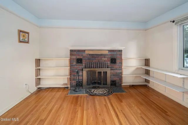 $379,900 | 18 Friar Tuck Road, Guilderland, NY 12203