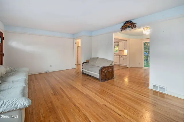 $379,900 | 18 Friar Tuck Road, Guilderland, NY 12203