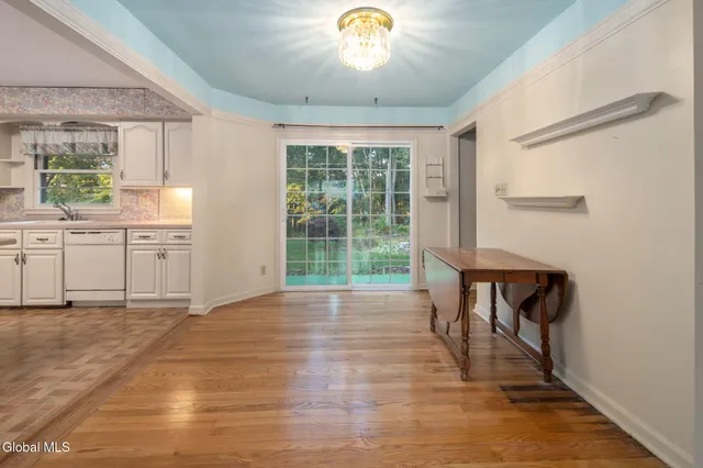 $379,900 | 18 Friar Tuck Road, Guilderland, NY 12203