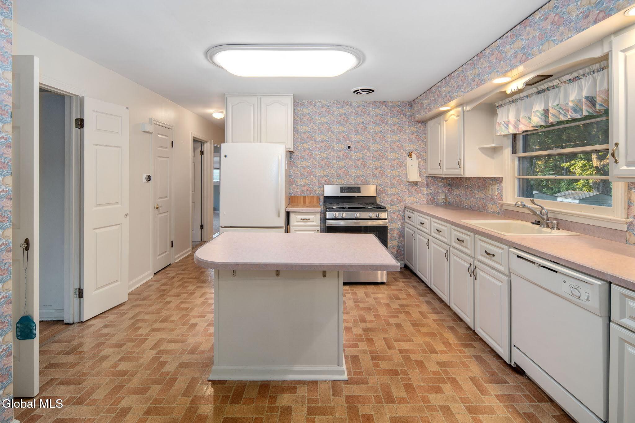 18 Friar Tuck Road Guilderland, NY 12203 - Photo 36 of 66 14-18FriarTuckRd_14