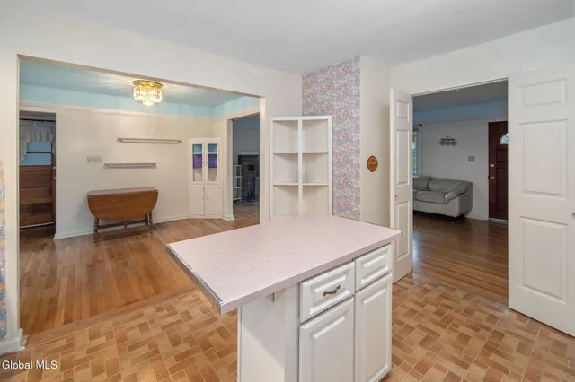 $379,900 | 18 Friar Tuck Road, Guilderland, NY 12203