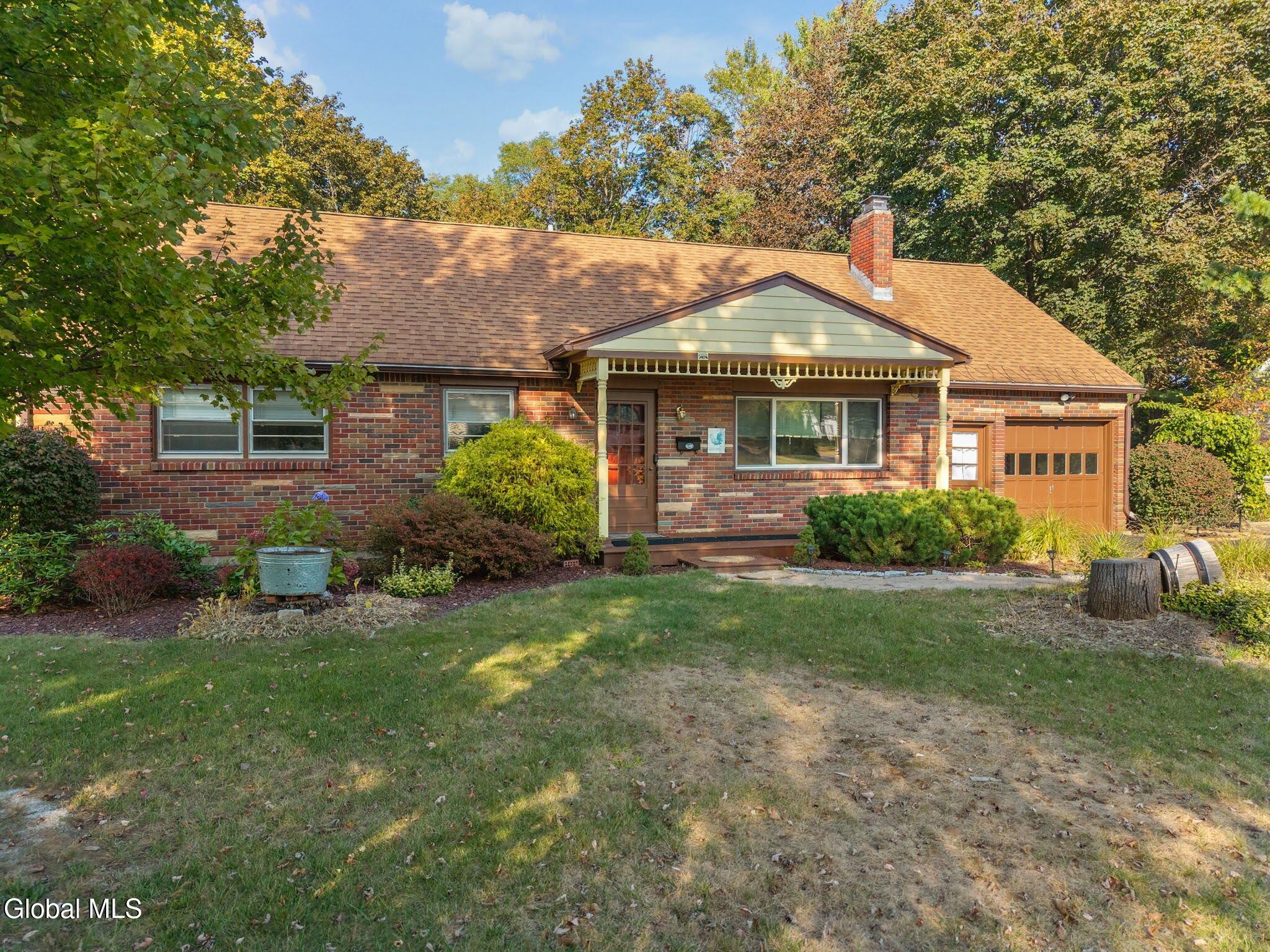 18 Friar Tuck Road Guilderland, NY 12203 - Photo 4 of 66 4-18FriarTuckRd_04