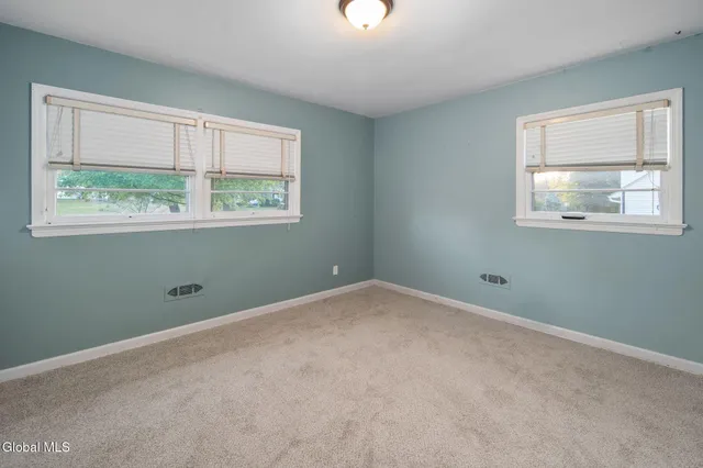 $379,900 | 18 Friar Tuck Road, Guilderland, NY 12203