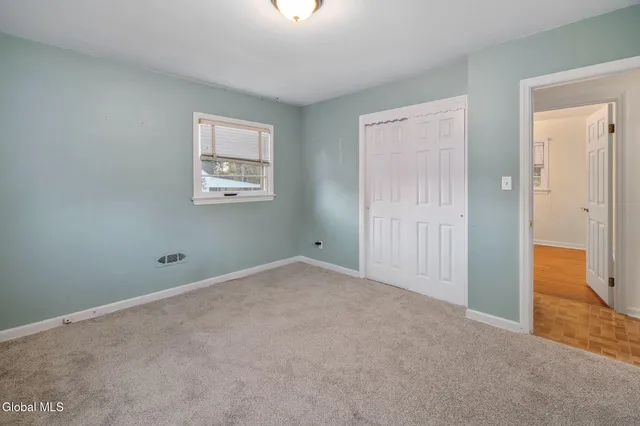 $379,900 | 18 Friar Tuck Road, Guilderland, NY 12203