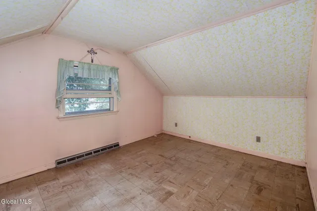 $379,900 | 18 Friar Tuck Road, Guilderland, NY 12203