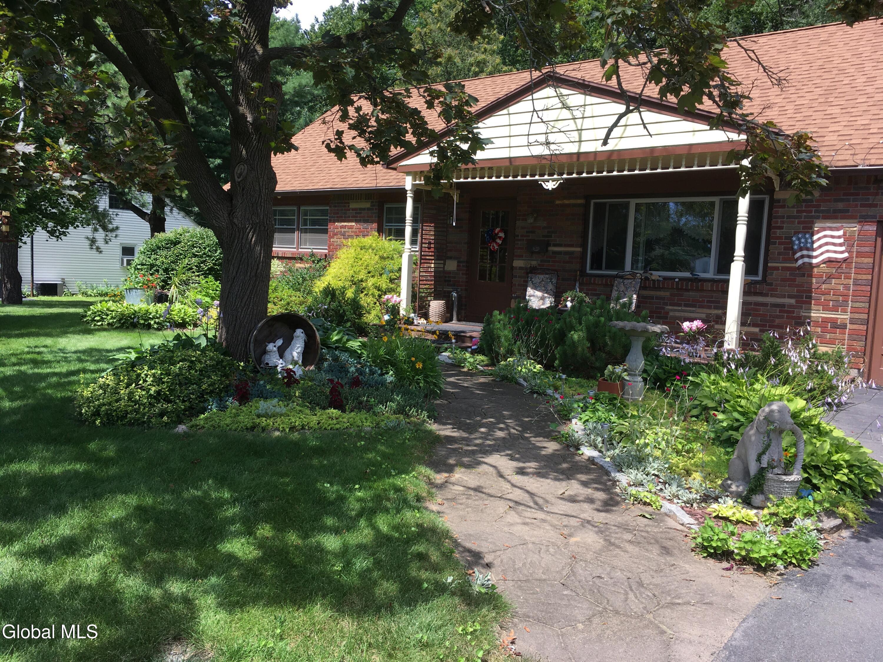 18 Friar Tuck Road Guilderland, NY 12203 - Photo 5 of 66 20210802_175928042_iOS