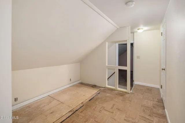 $379,900 | 18 Friar Tuck Road, Guilderland, NY 12203