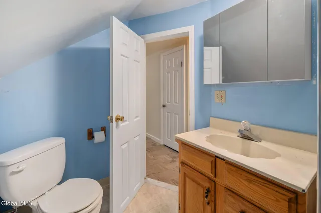 $379,900 | 18 Friar Tuck Road, Guilderland, NY 12203