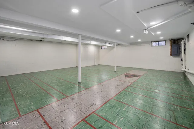 $379,900 | 18 Friar Tuck Road, Guilderland, NY 12203