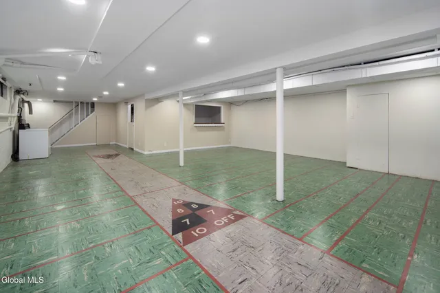 $379,900 | 18 Friar Tuck Road, Guilderland, NY 12203