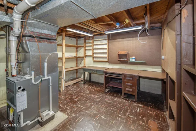 $379,900 | 18 Friar Tuck Road, Guilderland, NY 12203