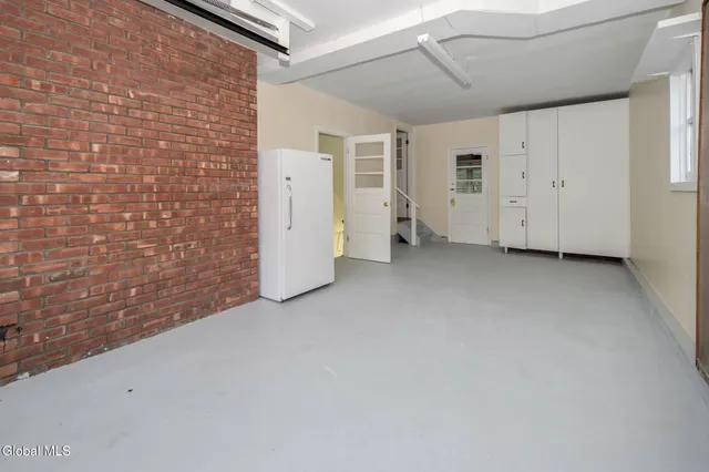 $379,900 | 18 Friar Tuck Road, Guilderland, NY 12203