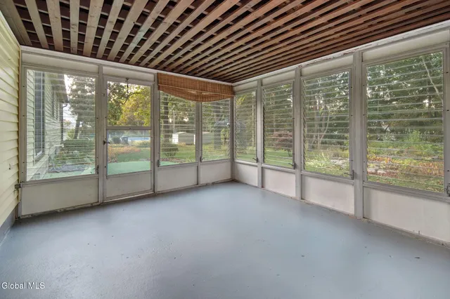 $379,900 | 18 Friar Tuck Road, Guilderland, NY 12203