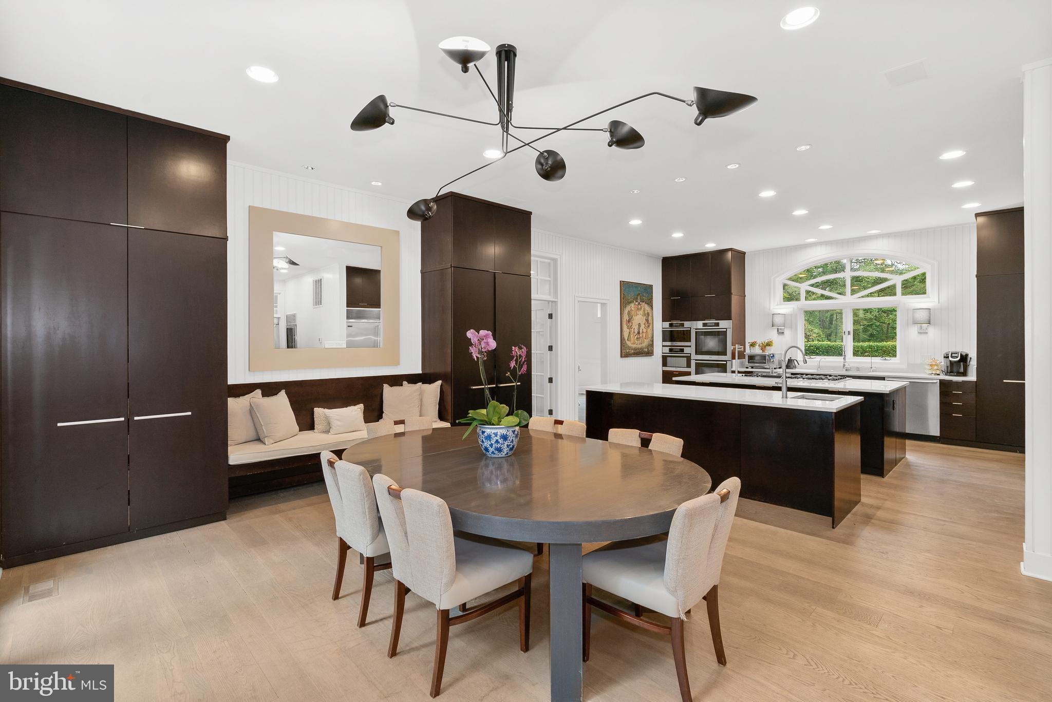 10823 Lockland Road Potomac, MD 20854 - Photo 16 of 92 State-of-the-art Kitchen + Breakfast Room