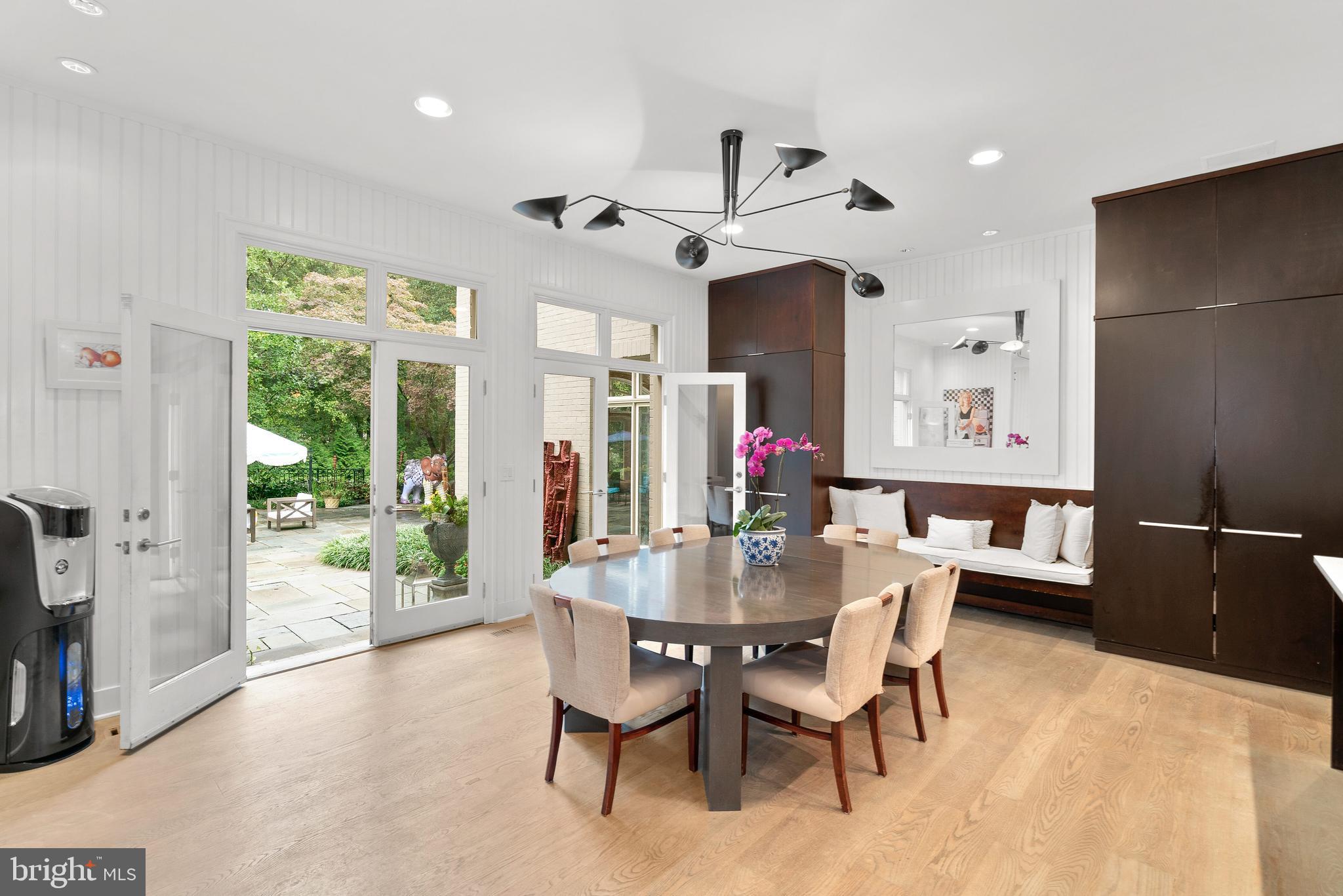 10823 Lockland Road Potomac, MD 20854 - Photo 17 of 92 State-of-the-art Kitchen + Breakfast Room