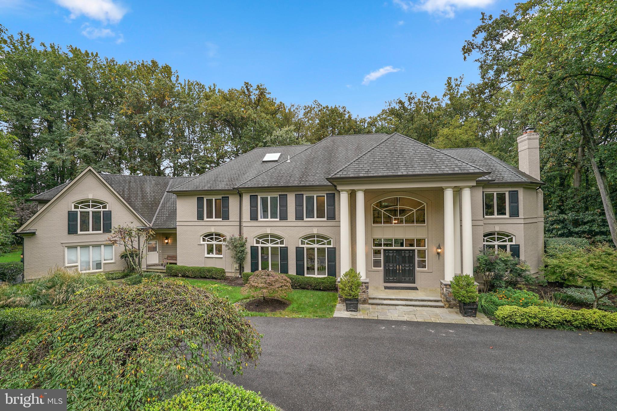 10823 Lockland Road Potomac, MD 20854 - Photo 2 of 92 Front Exterior with circular driveway