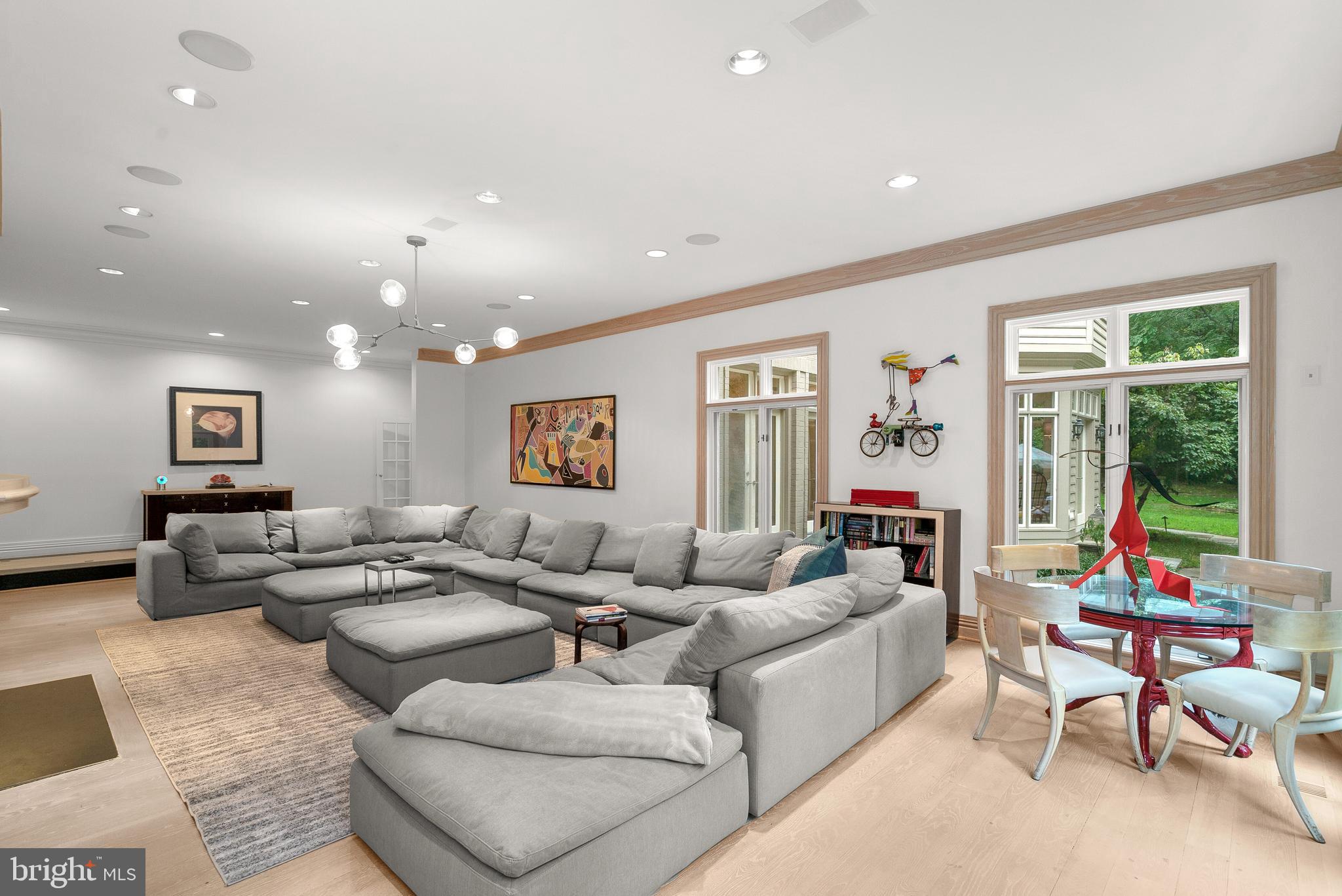 10823 Lockland Road Potomac, MD 20854 - Photo 24 of 92 Family Room with wet bar