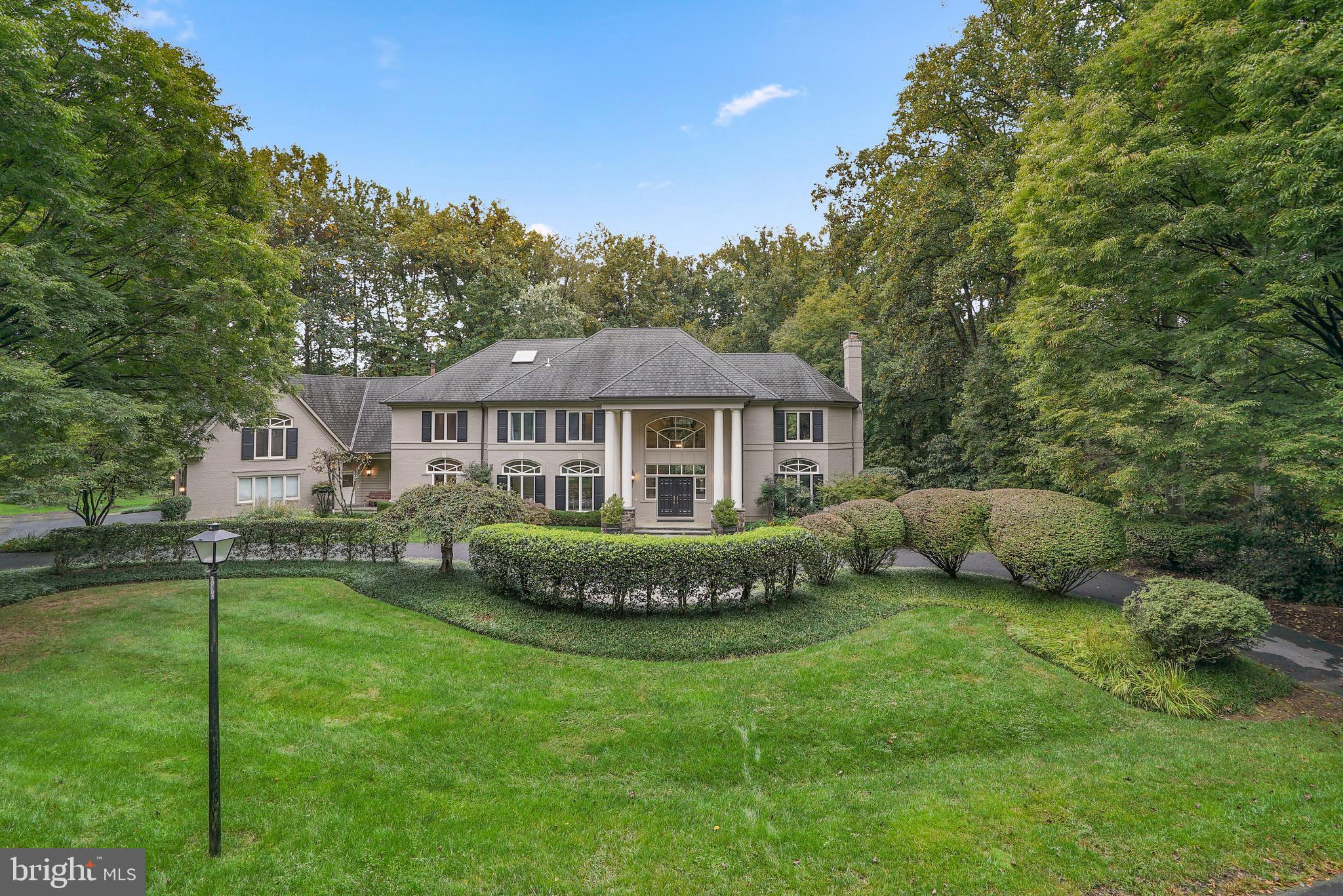 10823 Lockland Road Potomac, MD 20854 - Photo 4 of 92 Front Exterior with circular driveway