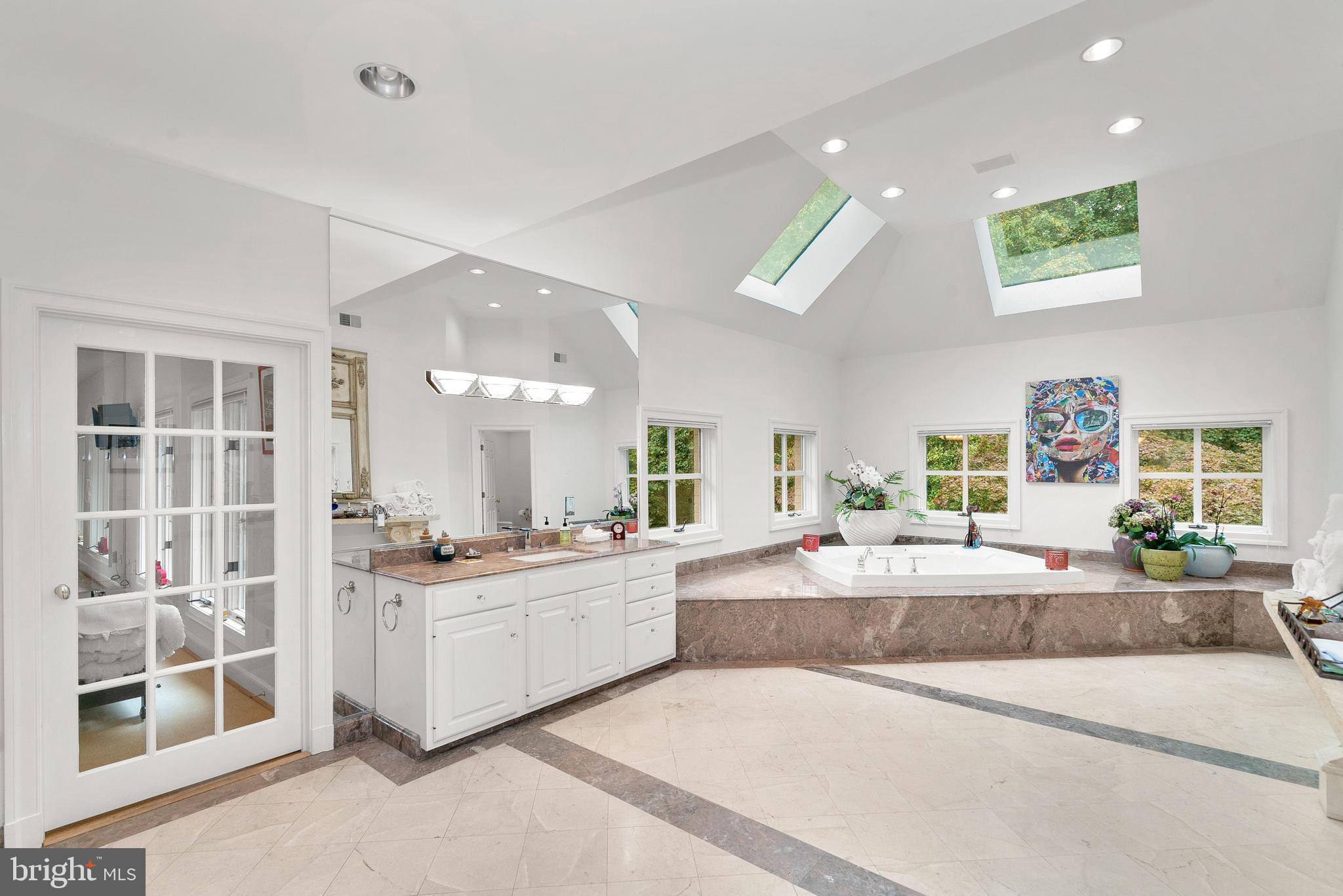 10823 Lockland Road Potomac, MD 20854 - Photo 45 of 92 Primary Bathroom