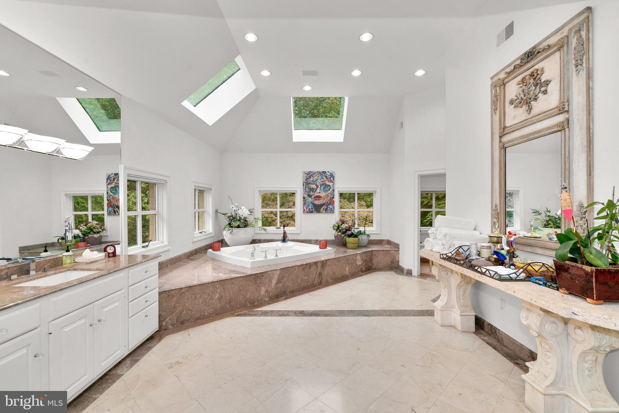 10823 Lockland Road Potomac, MD 20854 - Photo 46 of 92 Primary Bathroom