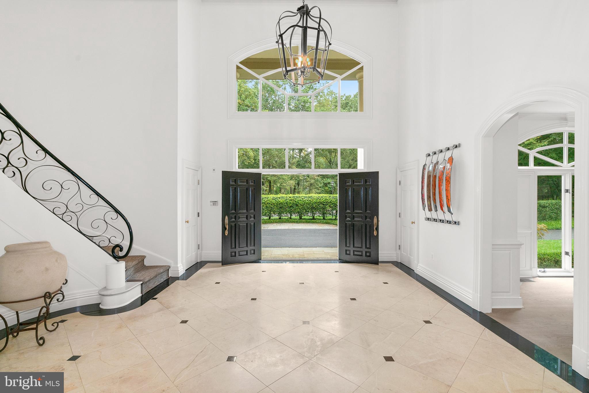 10823 Lockland Road Potomac, MD 20854 - Photo 5 of 92 Two Story Foyer