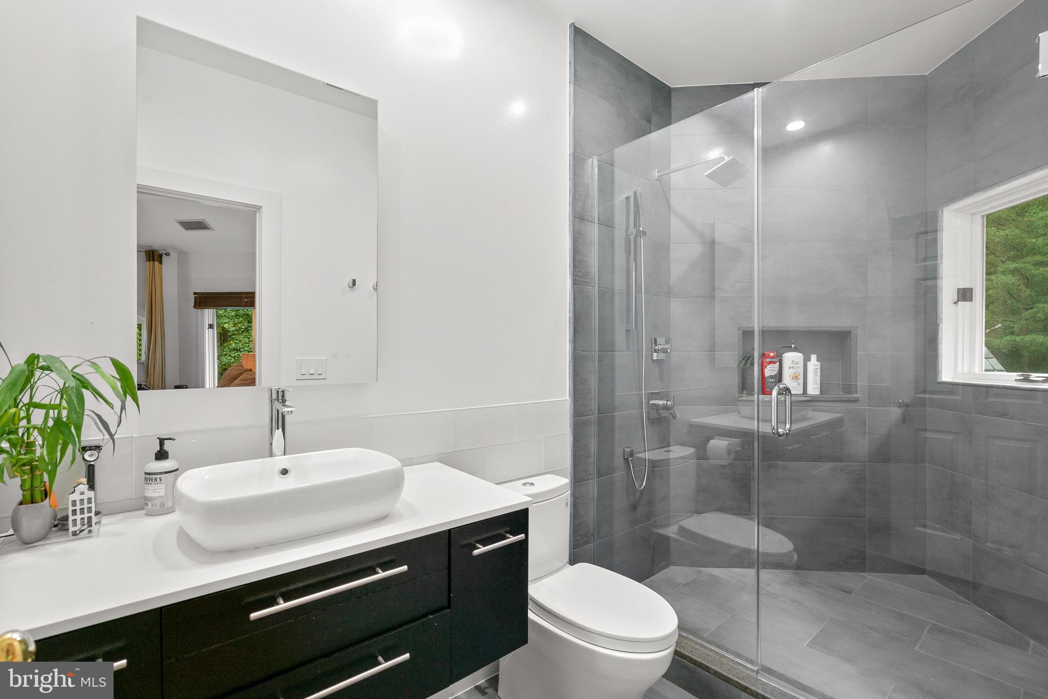 10823 Lockland Road Potomac, MD 20854 - Photo 58 of 92 En Suite Bathroom