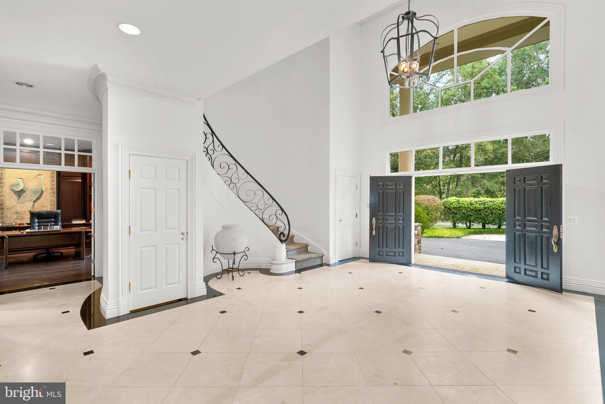 10823 Lockland Road Potomac, MD 20854 - Photo 6 of 92 Two Story Foyer