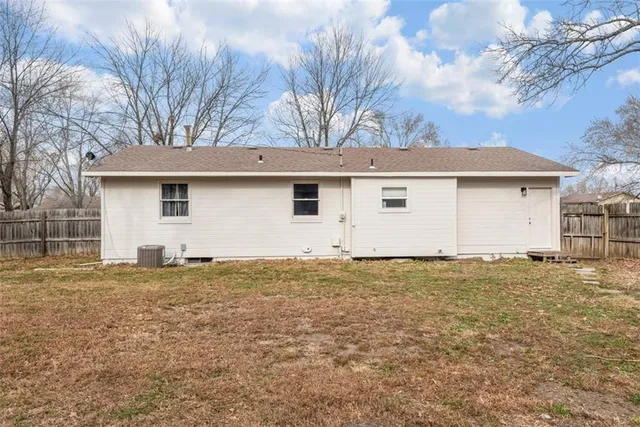 $224,000 | 206 Cedarlane Drive, Wellsville, KS 66092