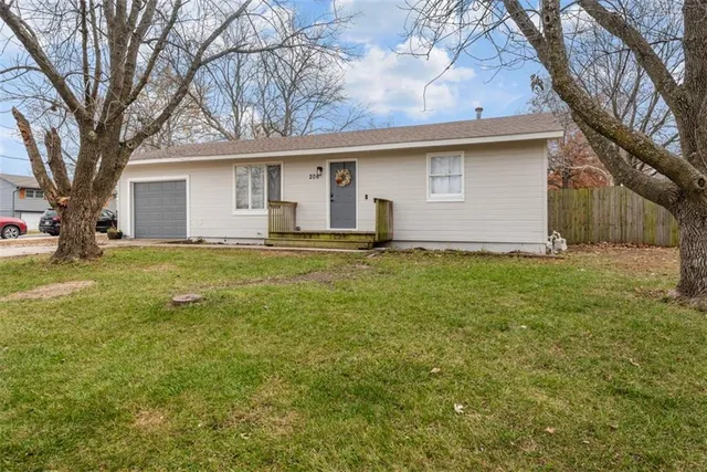$224,000 | 206 Cedarlane Drive, Wellsville, KS 66092