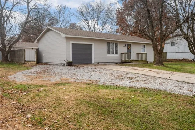 $224,000 | 206 Cedarlane Drive, Wellsville, KS 66092