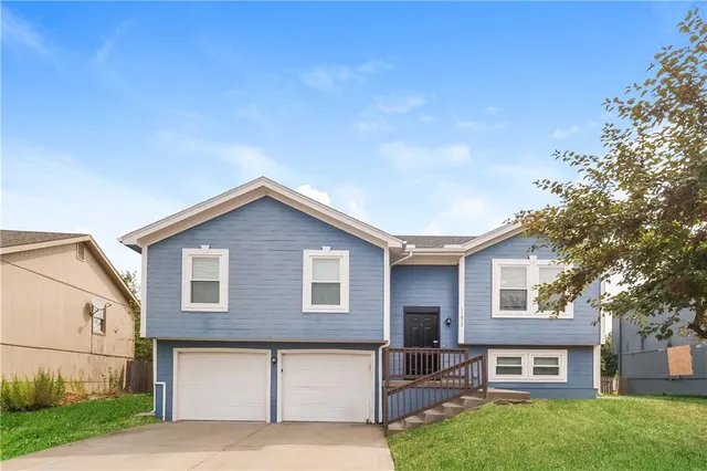 $2,320 | 11015 North Lewis Avenue, Kansas City, MO 64157