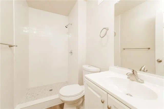 $2,320 | 11015 North Lewis Avenue, Kansas City, MO 64157