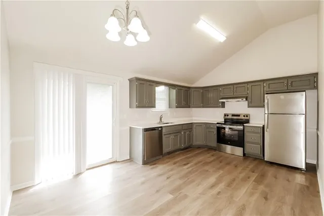 $2,320 | 11015 North Lewis Avenue, Kansas City, MO 64157