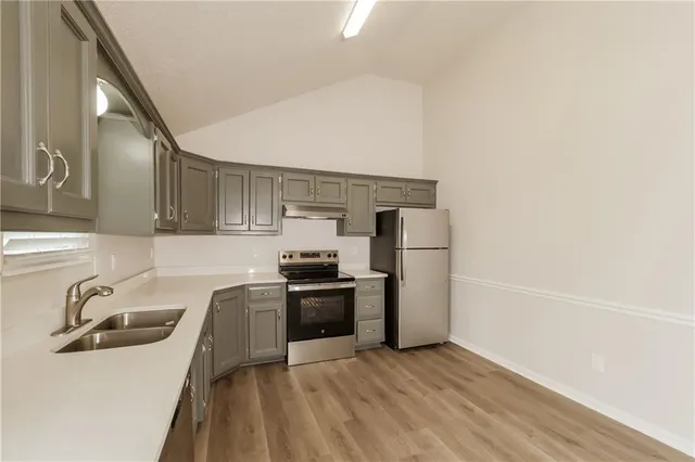 $2,320 | 11015 North Lewis Avenue, Kansas City, MO 64157