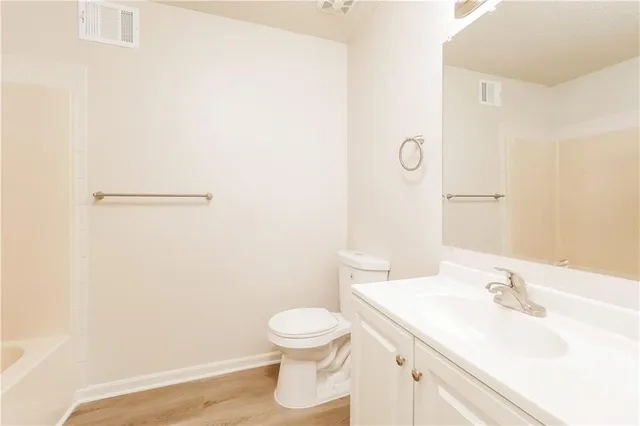 $2,320 | 11015 North Lewis Avenue, Kansas City, MO 64157