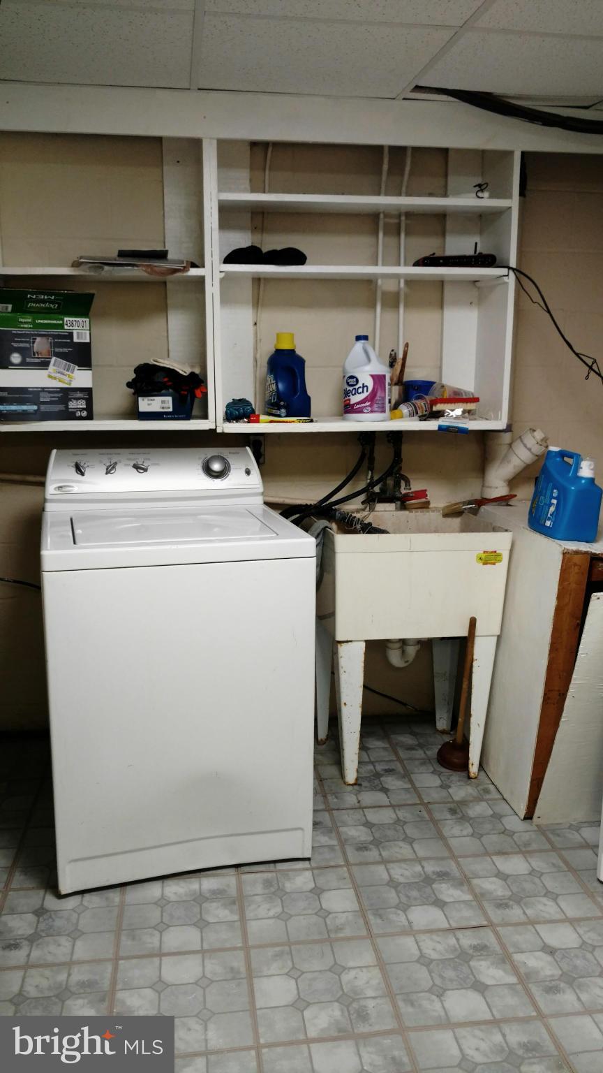 7136 Bexhill Road Baltimore, MD 21244 - Photo 23 of 27 a utility room with dryer and washer