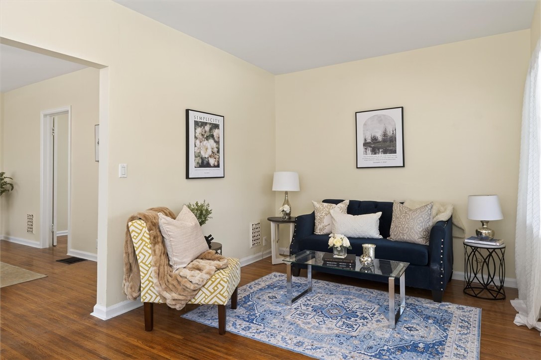 27 Rugraff Street Rochester, NY 14606 - Photo 4 of 23 Living Room