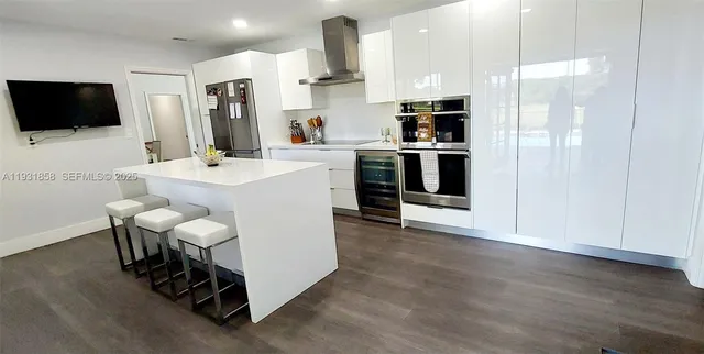 $1,250,000 | 18921 West Oakmont Drive, Hialeah, FL 33015