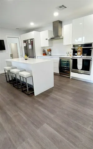 $1,250,000 | 18921 West Oakmont Drive, Hialeah, FL 33015