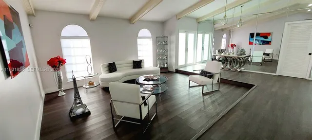 $1,250,000 | 18921 West Oakmont Drive, Hialeah, FL 33015