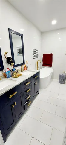 $1,250,000 | 18921 West Oakmont Drive, Hialeah, FL 33015