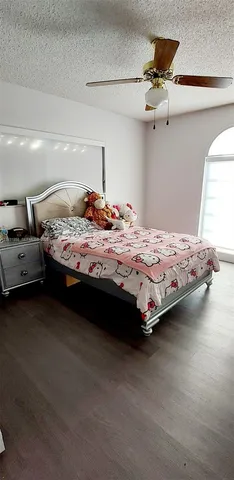 $1,250,000 | 18921 West Oakmont Drive, Hialeah, FL 33015