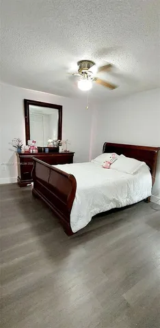 $1,250,000 | 18921 West Oakmont Drive, Hialeah, FL 33015