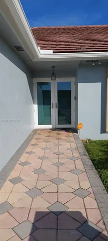 $1,250,000 | 18921 West Oakmont Drive, Hialeah, FL 33015