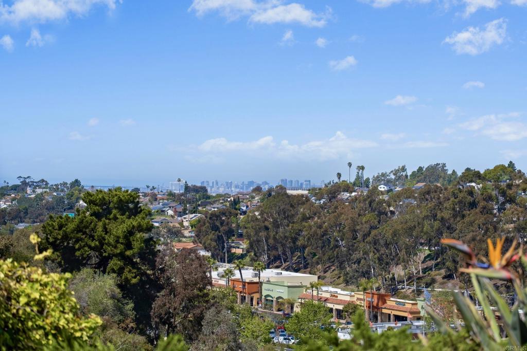 664 Mariposa Circle Chula Vista, CA 91911 - Photo 33 of 34 a view of a city