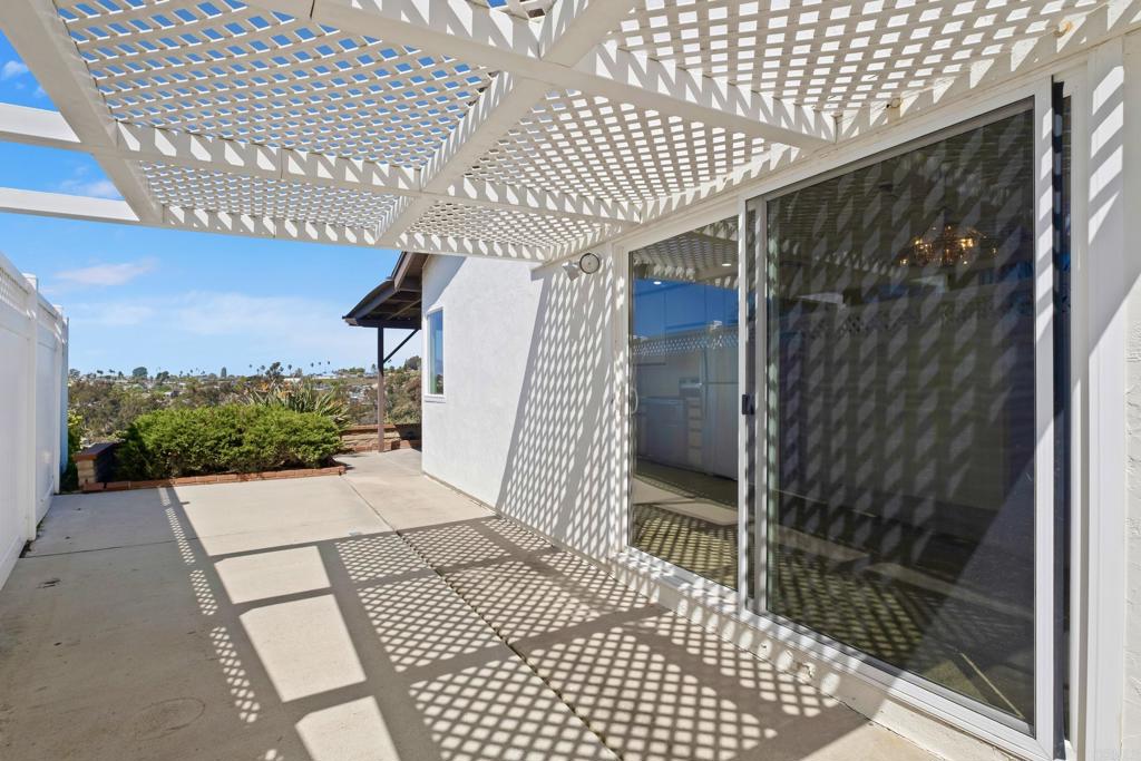 664 Mariposa Circle Chula Vista, CA 91911 - Photo 9 of 34 a view of a bathroom with wooden floor