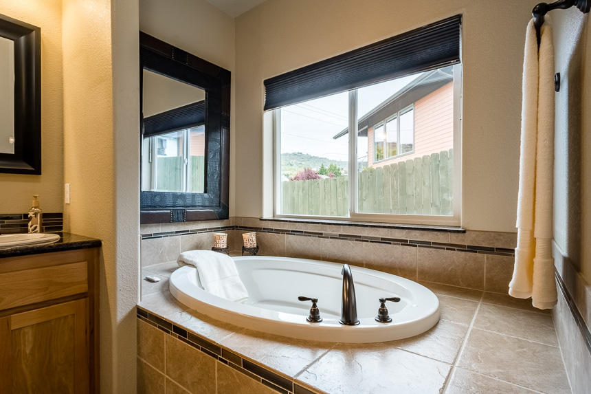 4754 Hillcrest Road Medford, OR 97504 - Photo 23 of 35 4754 Hillcrest-24