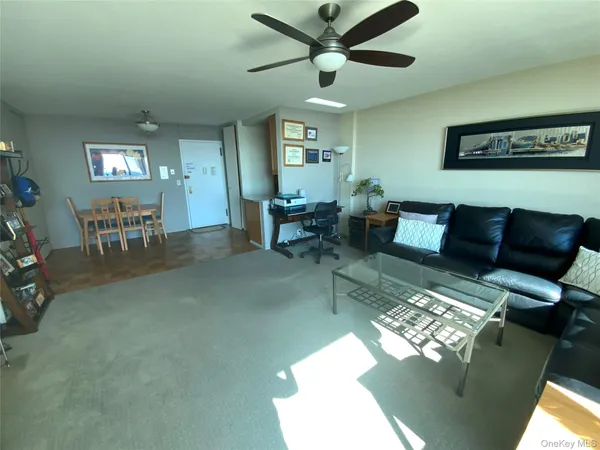 $2,900 | 269 Grand Central Parkway, Unit 33Y | Glen Oaks