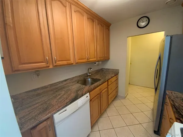 $2,900 | 269 Grand Central Parkway, Unit 33Y | Glen Oaks
